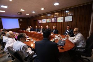 بازدید معاون وزیر و هیئت همراه بهداشت و درمان کشور بلاروس از مرکز قلب و عروق شهید رجایی: عکس شماره 4 / 12